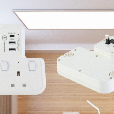 UK plug T shape adaptor with 1 Type C & 2 USB